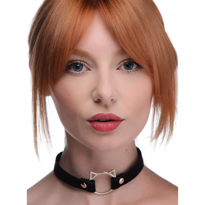 Kitty play choker in pink or black, with cat-shaped O-ring, adjustable snap buttons, and lightweight PU leather design for stylish, comfortable wear.