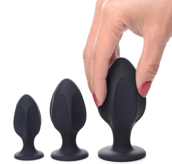 Master Series Triple Juicers: Three star-shaped silicone plugs with suction bases, perfect for anal training. Graduated sizes ensure pleasure for every skill level.