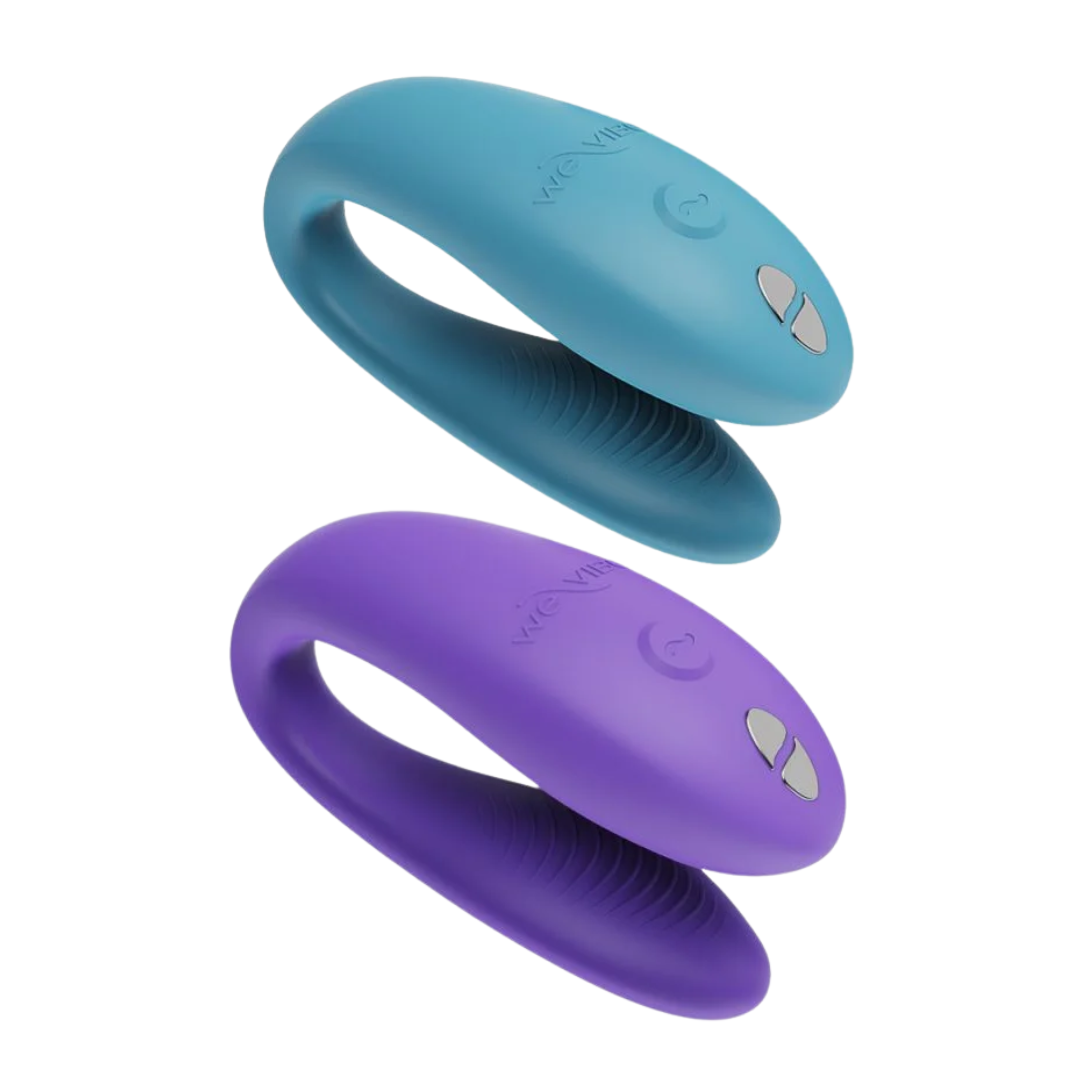 Sync Go C-shape couples vibrator with dual stimulation and travel case.
We-Vibe Sync Go, couples vibrator, C-shape vibrator, travel-friendly vibrator, dual stimulation vibrator, app-controlled vibrator, waterproof couples toy, rechargeable vibrator, clitoral and G-spot vibrator.