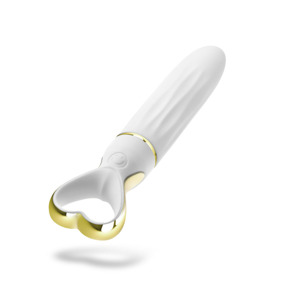 A chic, heart-shaped vibrator with 10 vibration modes, a tapered tip, and a gold-accented handle. Made from soft silicone, it’s splashproof, USB rechargeable, and compact for travel.
Keywords: Delice vibrator, heart-shaped handle, chic vibrator, Puria silicone, UltraSilk finish, splashproof vibrator, USB rechargeable, travel-friendly vibrator, 10 vibration modes, compact vibrator, body-safe silicone, giftable vibrator