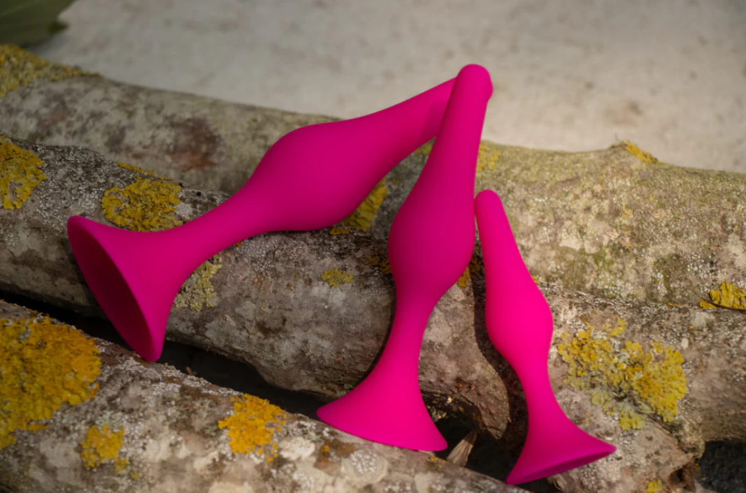Luxe Beginner Plug Kit in Pink: Satin-smooth silicone, body-safe design, and three graduated sizes make this perfect for anal play beginners. Features tapered tips, suction cup bases, and easy-clean material.