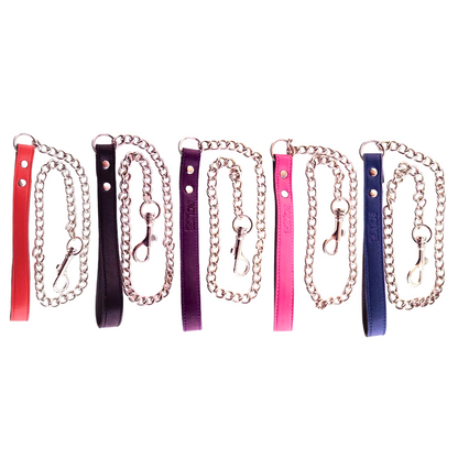leather leash with metal chain, bondage leash, BDSM leash with trigger hook, adjustable leather leash, durable bondage leash, colorful leather leash, red leather leash, black bondage leash, pink BDSM leash, purple leather leash, 55 cm metal leash, stylish BDSM leash, leather leash for collars, beginner BDSM leash, high-quality bondage accessories, metal chain leash for control