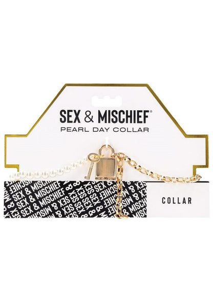 Pearl BDSM day collar with faux pearls, gold chain, and lock for adjustable discreet wear. Keywords: BDSM day collar, pearl day collar, BDSM necklace, gold chain collar, submissive jewelry, discreet BDSM wear, adjustable collar, BDSM lock and key, pearl bracelet collar, BDSM accessories.